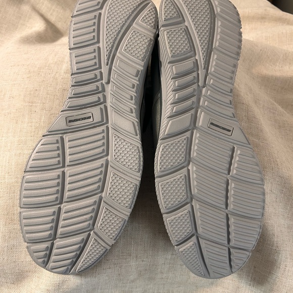 Men’s Skechers Equalizer Persist Slip On - Picture 3 of 8